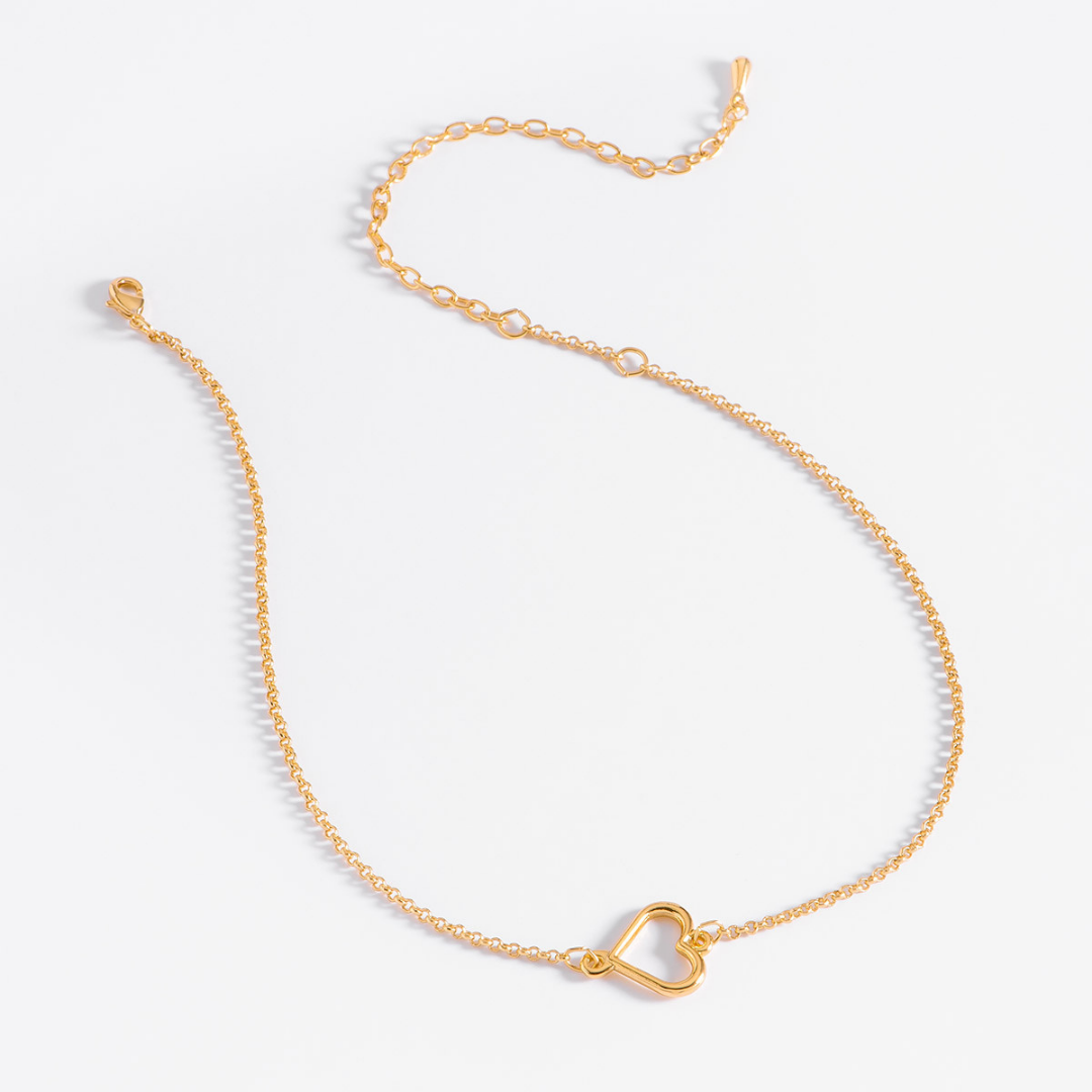 Collar con corazón en oro 18k elegancia única