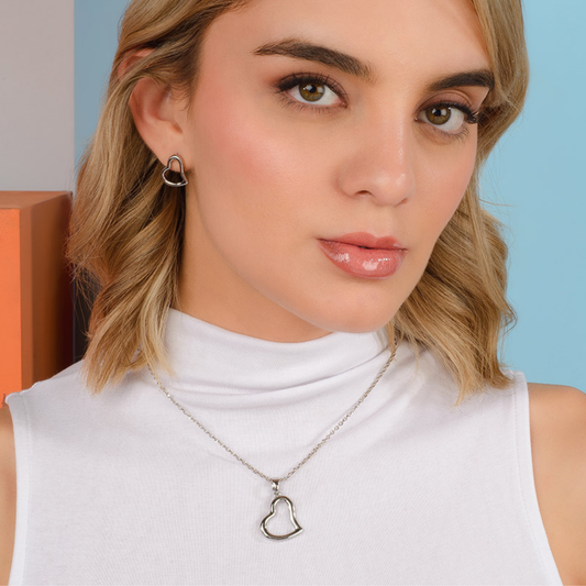 Set de collar y aretes de corazón en platino