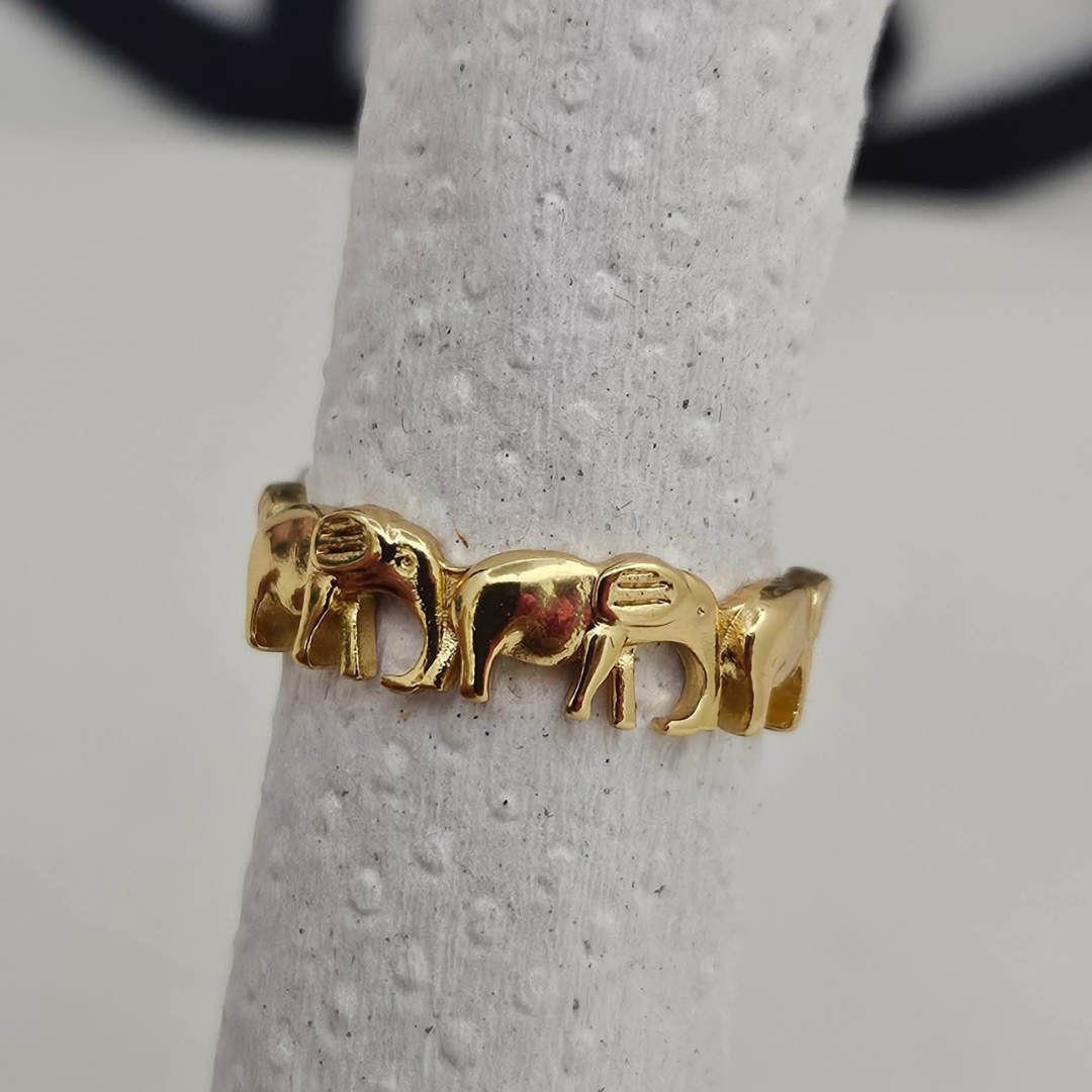 Anillo en baño de oro diseño de elefantes