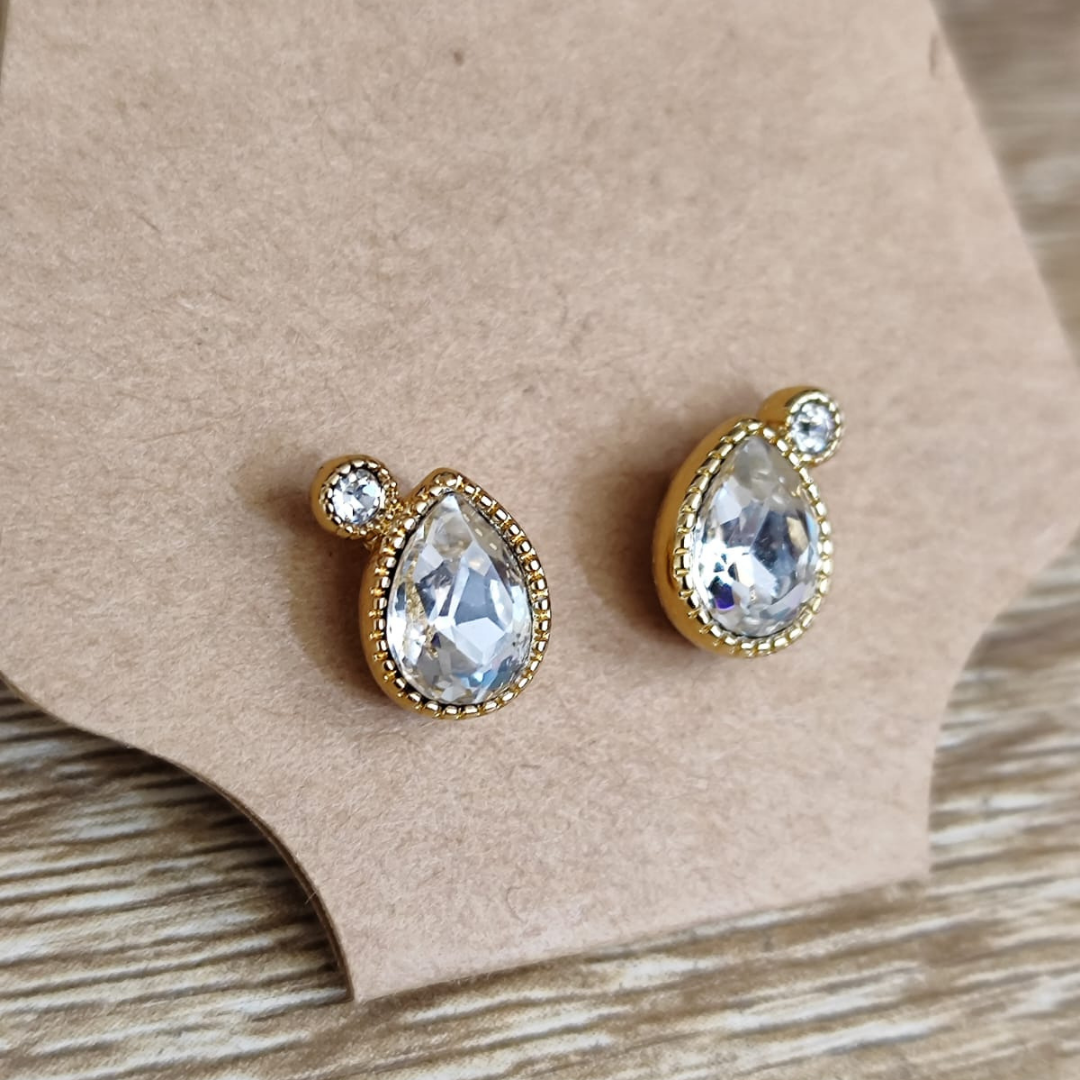 Aretes en forma de gotita con piedra