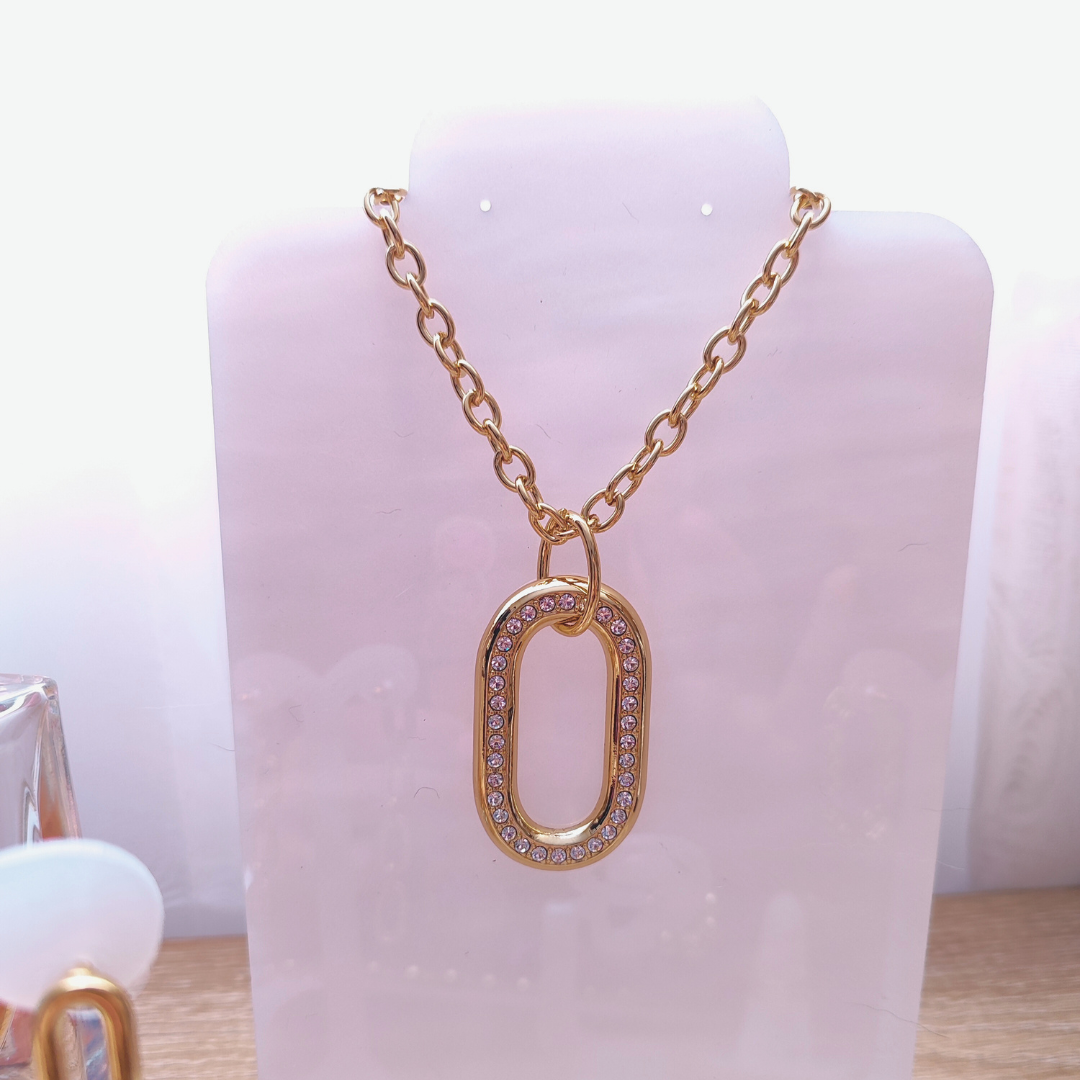Collar con dije ovalado y toque brillante