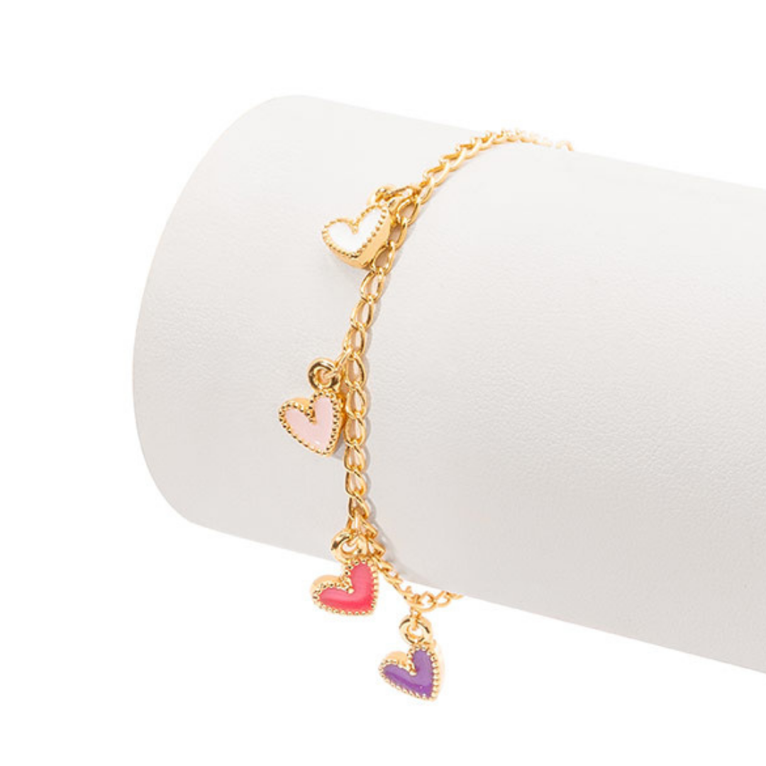 Pulsera con dijes de corazones esmaltados