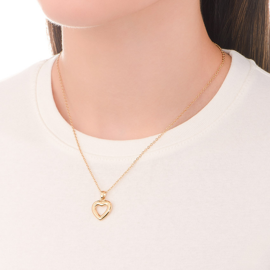 Collar con dije de corazón calado