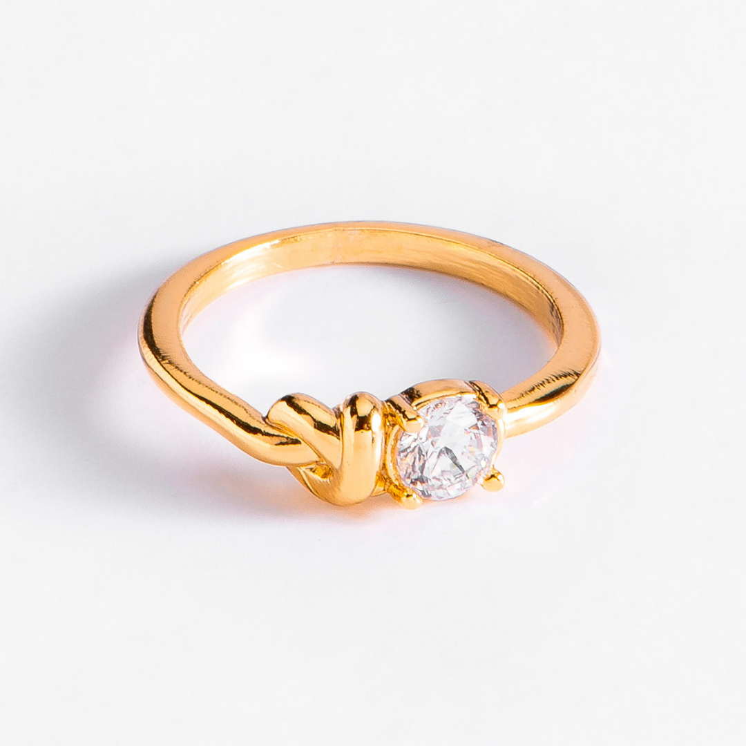 Anillo con piedra redonda y nudito