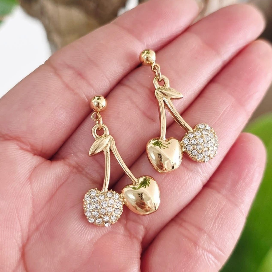 Aretes en baño de oro diseño de cereza con toque brillante