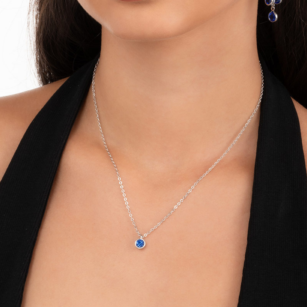 Collar en baño de platino con dije y piedra toque brillante