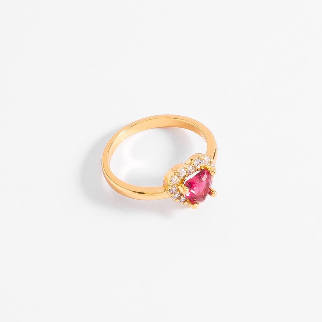 Anillo con cristal en forma de corazón fucsia