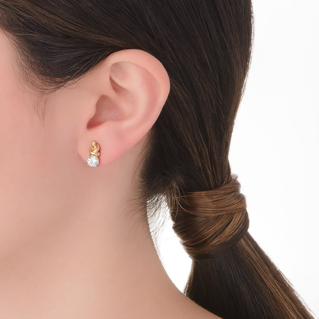 Aretes con piedra redonda y nudito