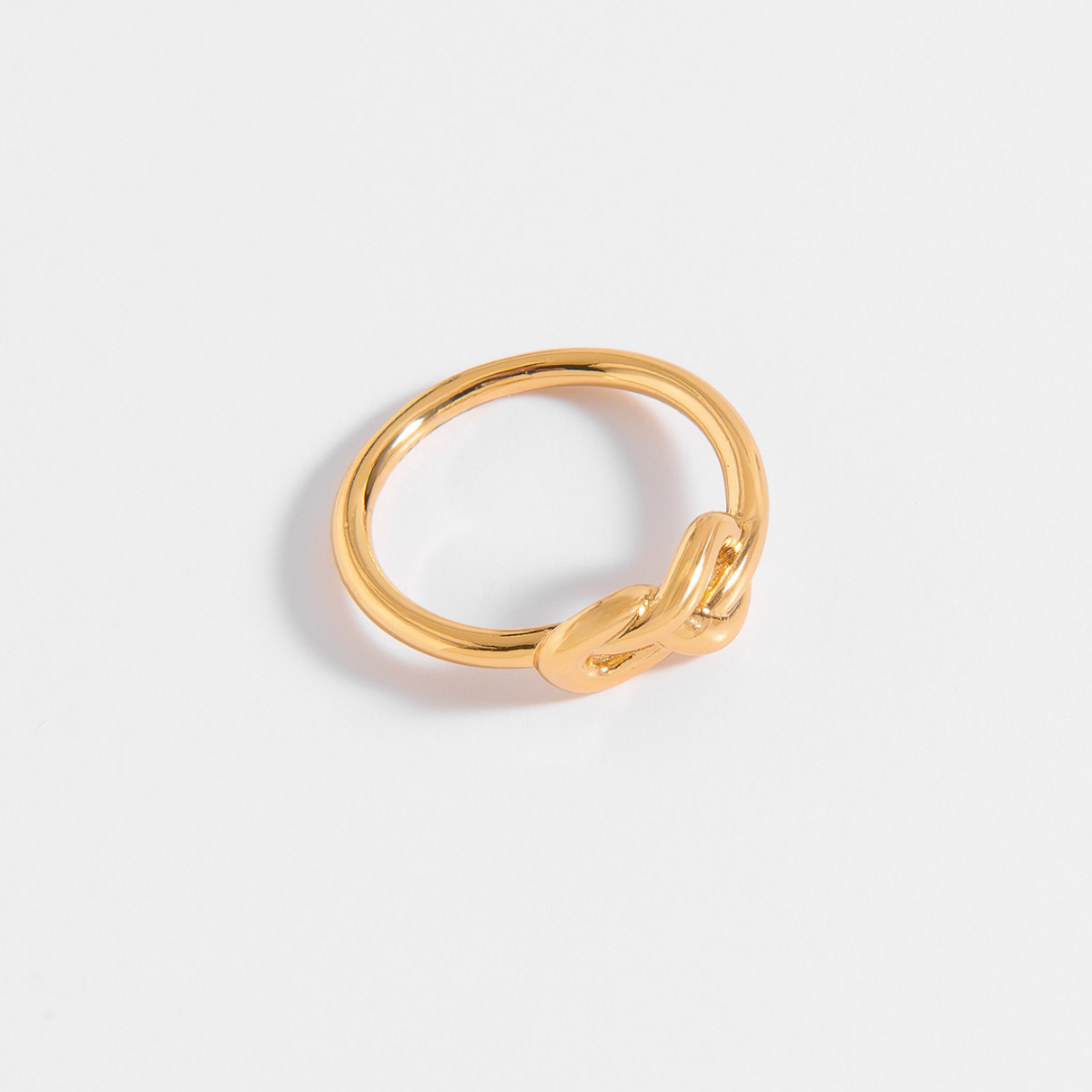 Anillo en forma de nudo