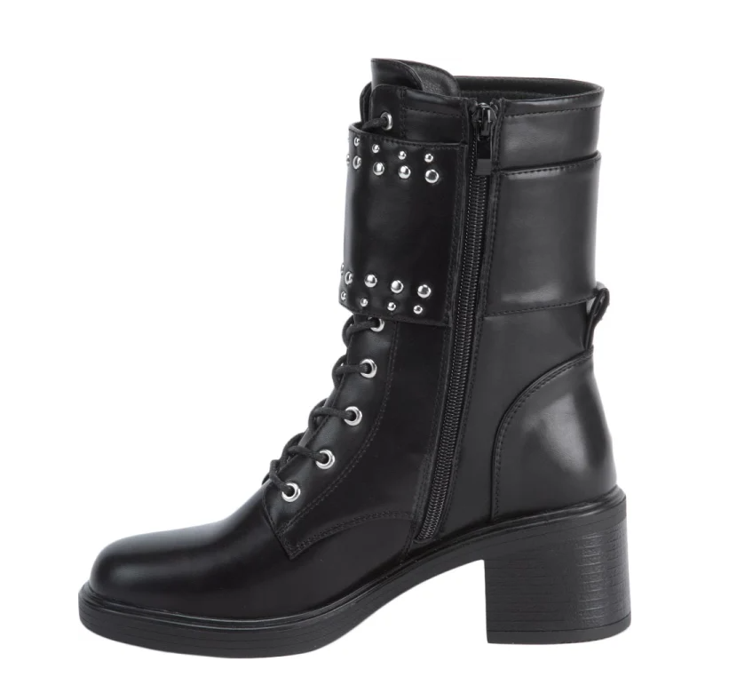 Botas de Combate Negras con Hebillas y Estoperoles – Estilo Rockero y Gótico para Mujer