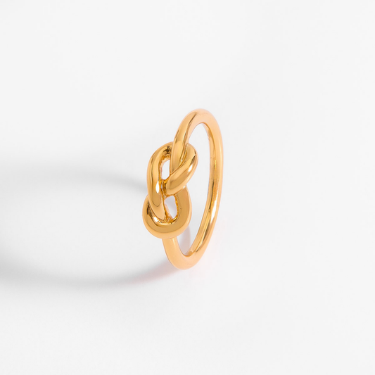 Anillo en forma de nudo