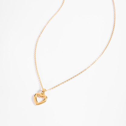 Collar con dije de corazón calado