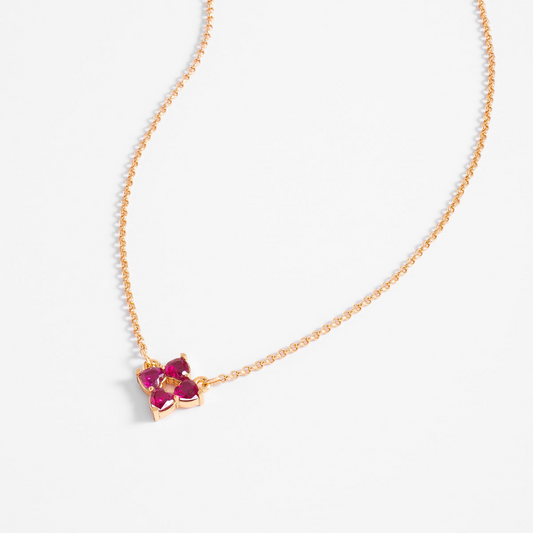 Collar con dije de corazones fucsia