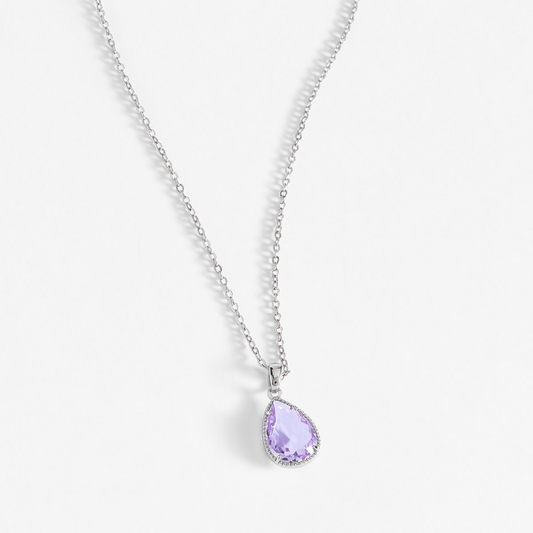 Elegante collar con piedra violeta y baño de platino