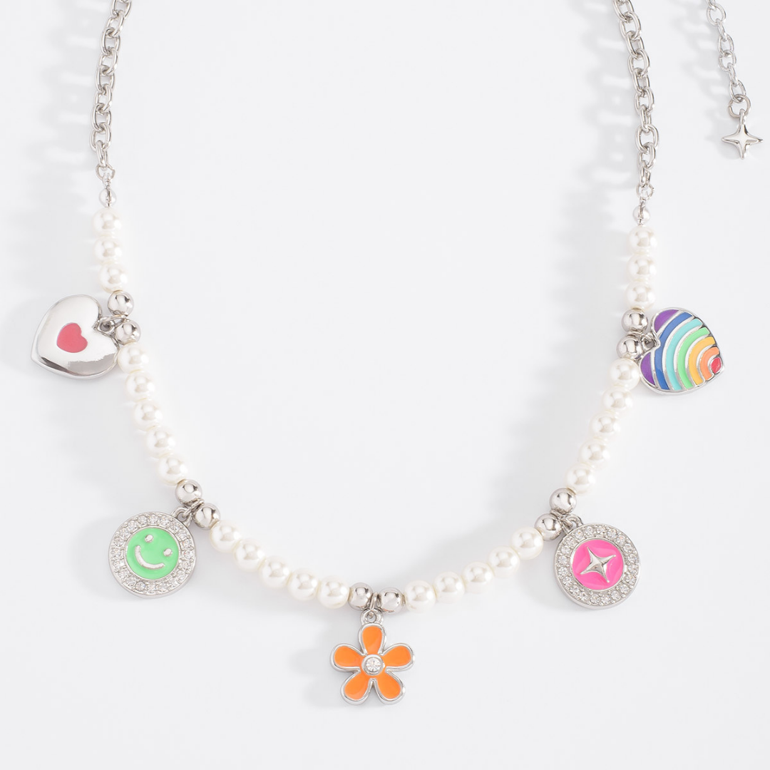 Collar con perlas y dijes de colores PH