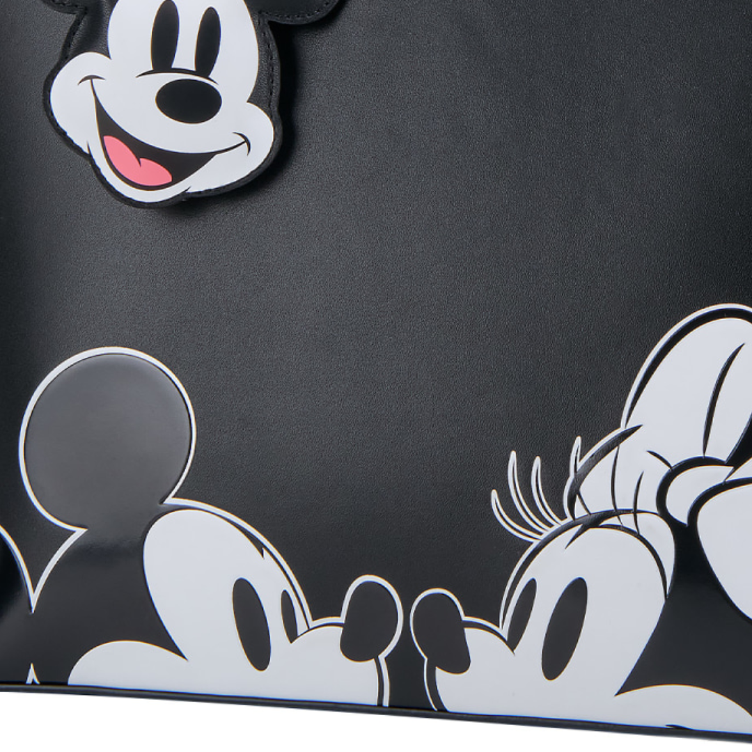 Bolsa tote elegante con diseño clásico