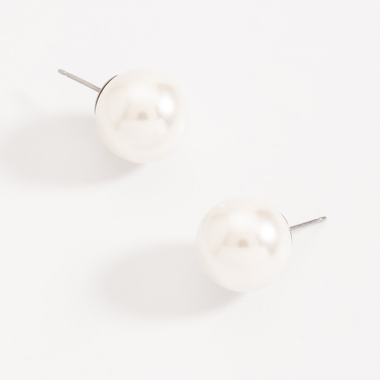 Aretes Clásicos con Perla tamaño mediano