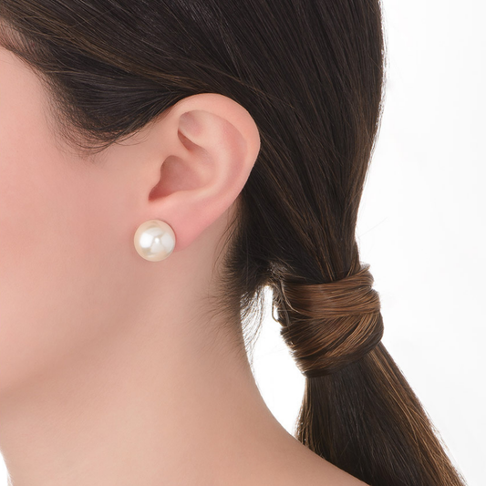Aretes Clásicos con Perla tamaño mediano