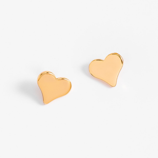 Aretes en baño de oro forma de corazón pulido