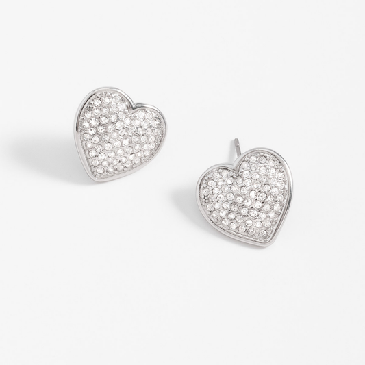 Aretes forma de corazón y toque brillante