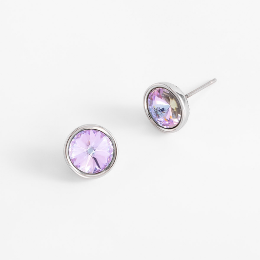 Aretes con diseño violeta iridiscente