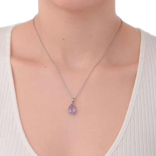 Elegante collar con piedra violeta y baño de platino