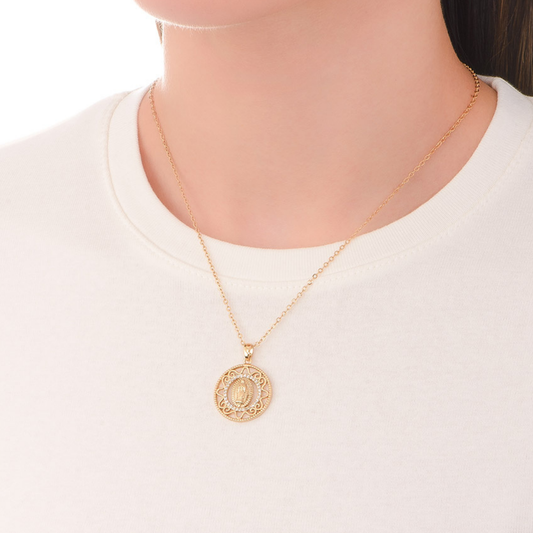 Collar medalla calada con Virgen de Guadalupe