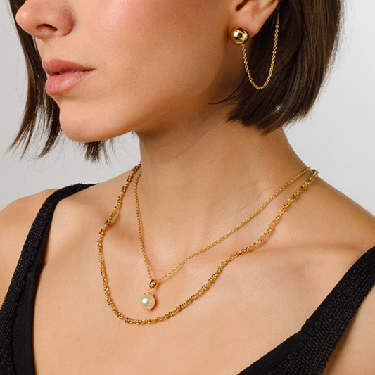 Collar en baño de oro con doble cadena y perla tono crema