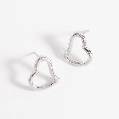 Aretes en forma de corazón en baño de platino