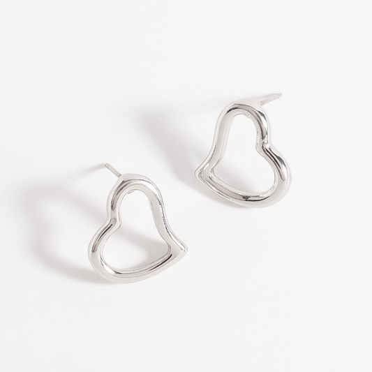 Aretes en forma de corazón en baño de platino