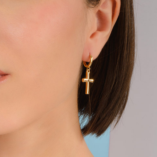Aretes tipo argolla con cruz colgante