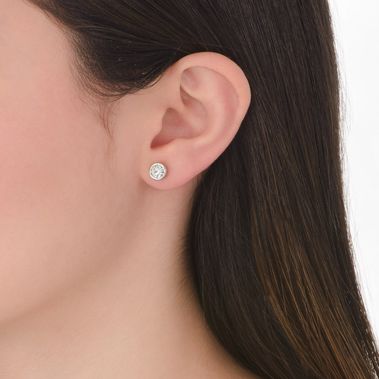 Aretes tipo broqueles con piedra tono cristal