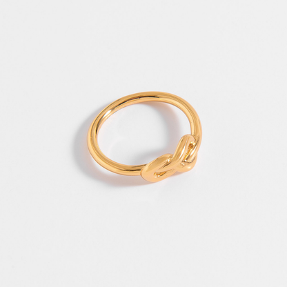 Anillo en forma de nudo