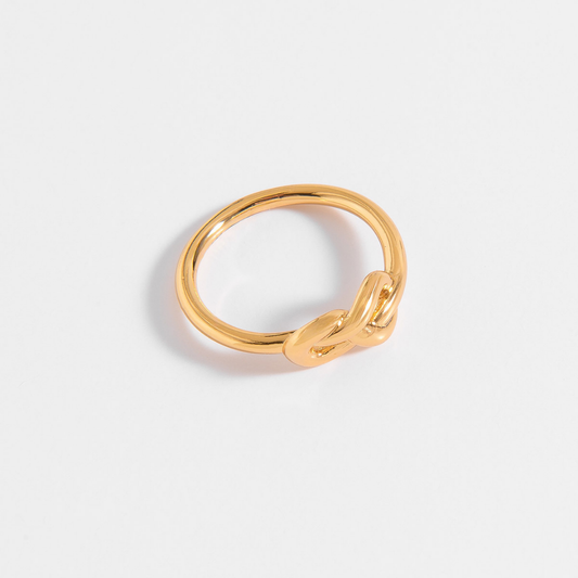Anillo en forma de nudo