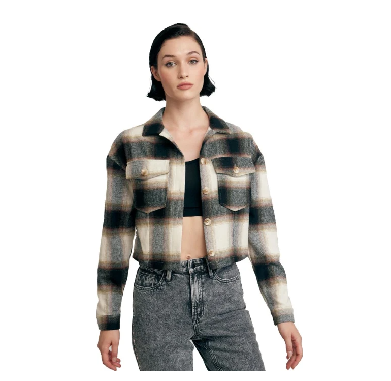 Camisa Corta de Franela a Cuadros "Shacket" en Tonalidades Neutras – Estilo Casual y de Moda